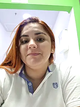 Girl_redhead_bigtits