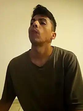 roddyron1n - Roddyron1n's free webcam