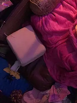 gurlnips - Gurlnips's free webcam