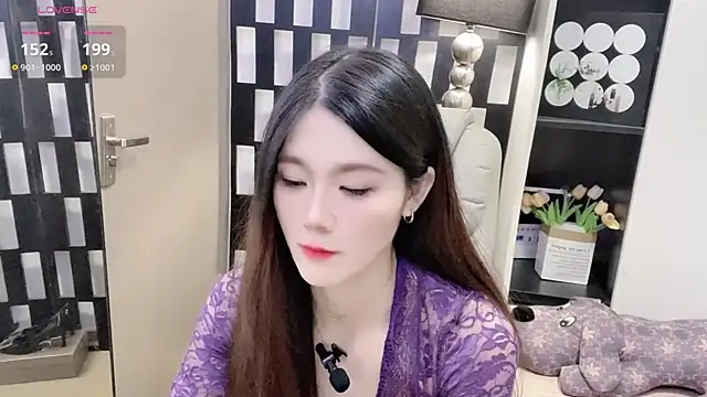 yueyue-mm (F young) - 打开第二洞，肛塞＋小粉入洞