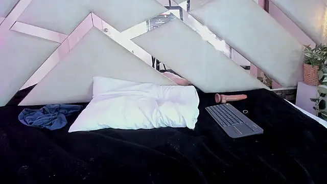 sophie_pariss webcam stripchat model stream image