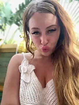 andreamood (F young) - Squirts show a lot of slobberys STREET🙀