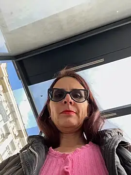 natakitten (F milf) - Finger pussy close up in public+LT 🥵vid