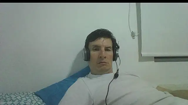 carliesexyman webcam