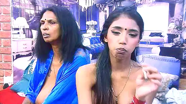 IndianSexySlender webcam