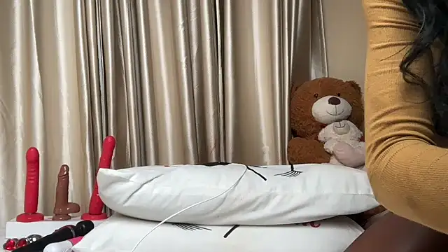 AudreySpanksFuck- webcam