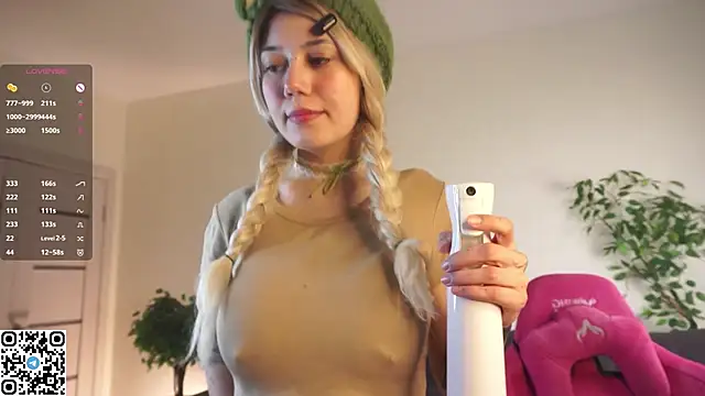 roxannacarver (F young) - cameltoe tease + rub my pussy