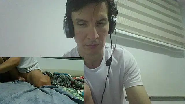 carliesexyman webcam