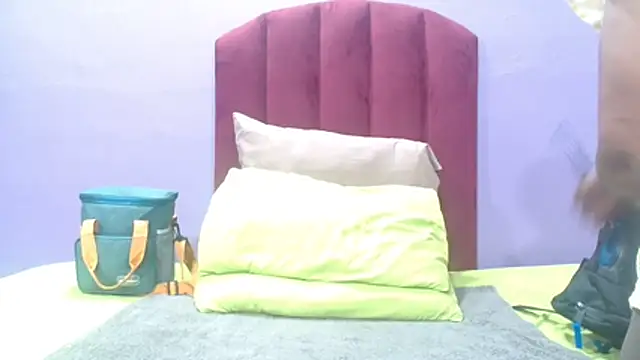 NaughtyChubbyZoe webcam