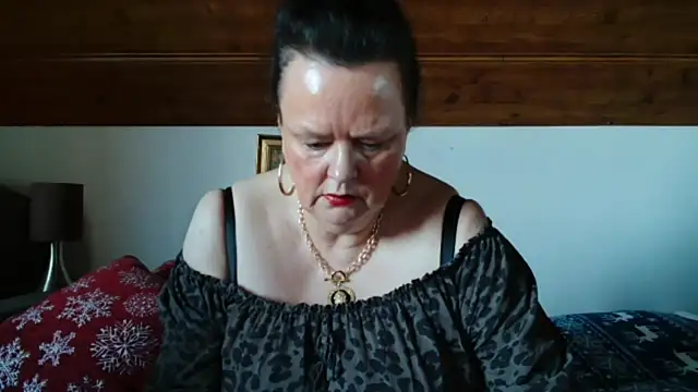 TiffanyMature webcam stripchat model stream image