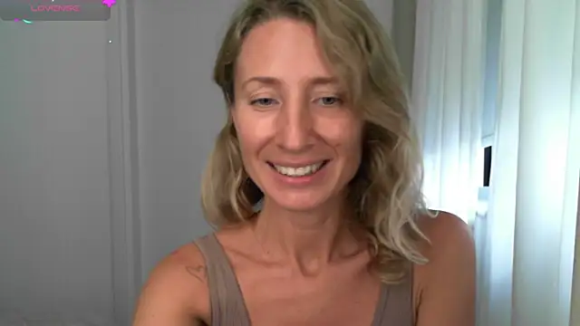 paevoa (F milf) - hot dance