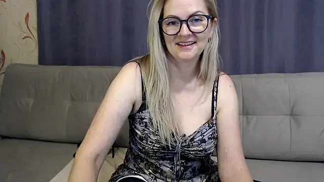 Emilyzest777 webcam