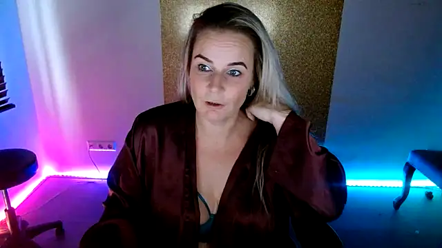 MystiqueMaven webcam