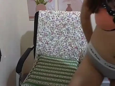 Sweetest_Zara18xx webcam