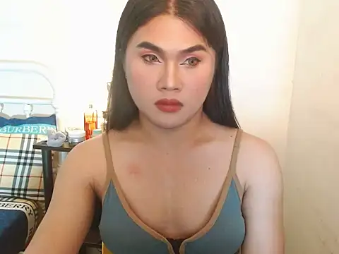 JustineBIGCUM webcam