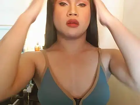 JustineBIGCUM webcam