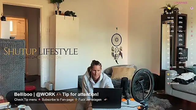 SwingWingWomanSweden webcam