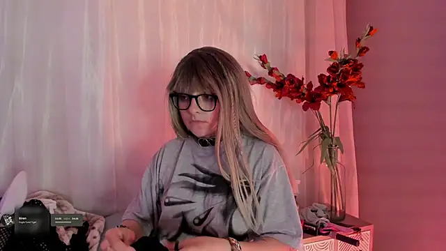 littlevalerie live cam screenshot female from Colombia on ThePornGall – Galleries, GIFs & Live Cams