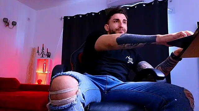 MightyAaron66 webcam