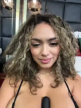 Webcam Model (MaddisonBelucci)  is live.Free join now!