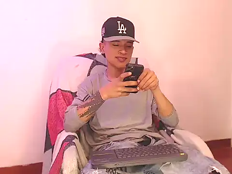 edward_milleer (M young) - 💦cum on my body all naked 🥵