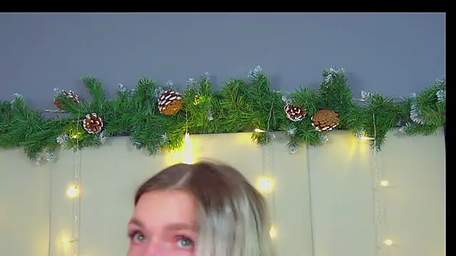 annyraii (F young) - showing off legs in stockings😋