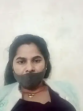 julee-740 (F young) - Full nude in public