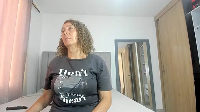 sarita_mature webcam