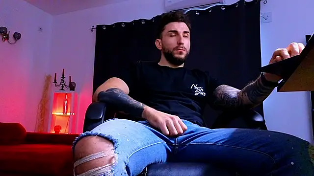 MightyAaron66 webcam