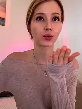 Webcam Model (LunaRase)  is live.Free join now!