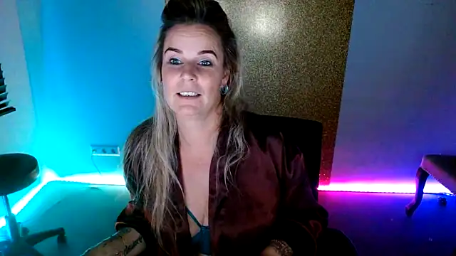 MystiqueMaven webcam