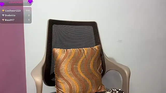 classy_kritii webcam