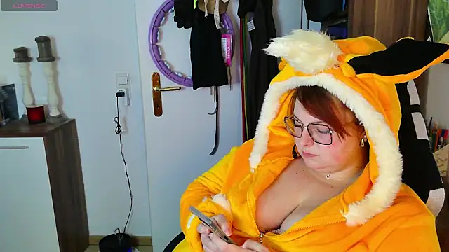 chrissiosaurus - Chrissiosaurus's free webcam - UK Sex Cams