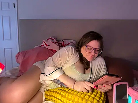 milfteaseddd - MILFTeaseDDD's free webcam - UK Sex Cams