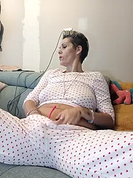 Webcam Model (nymho5629)  is live.Free join now!