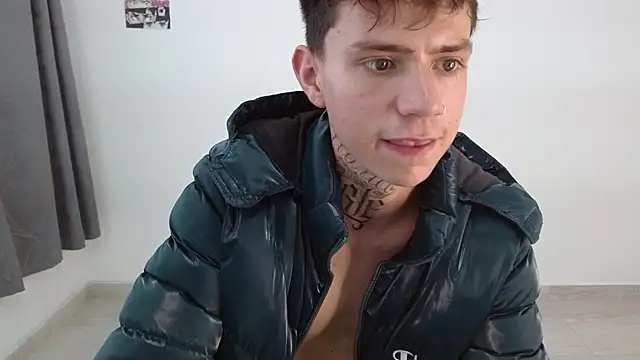 hot_teo_ (M twink) - Show feet