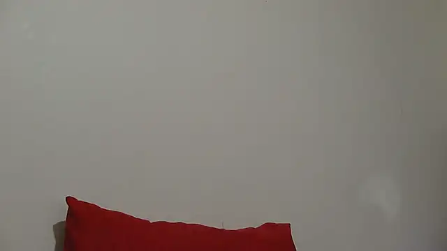 sluttylaura21 webcam