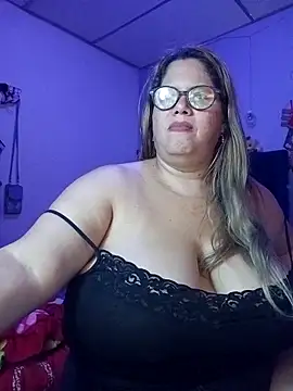 Webcam Model (EllisW8)  is live.Free join now!