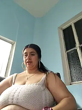 melinda_bob (F young) - Spanks boobs  💕🐰