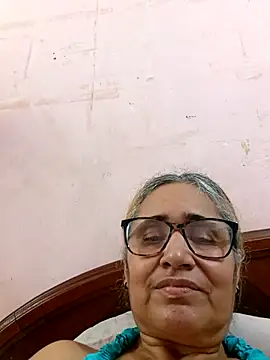 Webcam Model (_candi)  is live.Free join now!