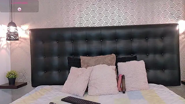 naiaramasson_ - NaiaraMasson_'s free webcam - UK Sex Cams