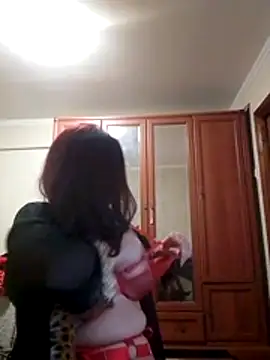 Webcam Model (LaraDiva7799)  is live.Free join now!