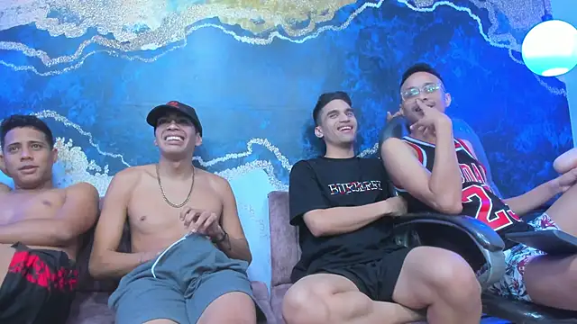 Juicy_Creww live webcam from Sex Land on Ufotopia – Live Cams & Video Chat