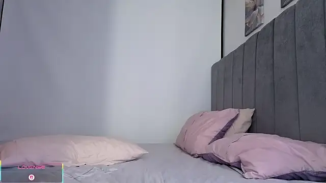 CarolineMuzgui webcam