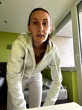 Webcam Model (Emilia_Mausi)  is live.Free join now!