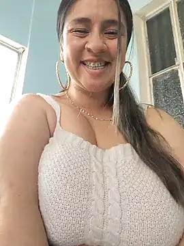 melinda_bob (F young) - Spanks boobs  💕🐰