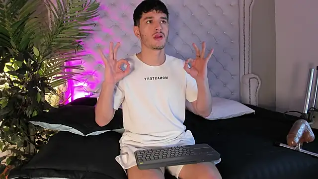 liammuller (M twink) - riding dildo