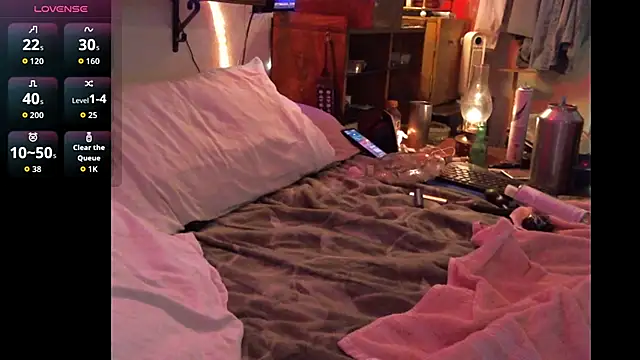 Pussyeat2please webcam