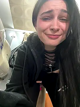 Webcam Model (lunalovelee)  is live.Free join now!