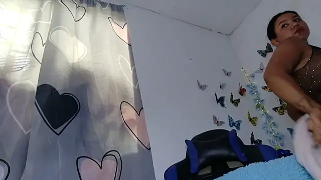 lucy_hairypussy83 webcam